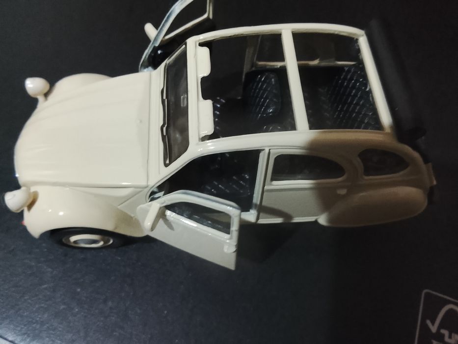 Citroen 2 CV abre as portas miniatura