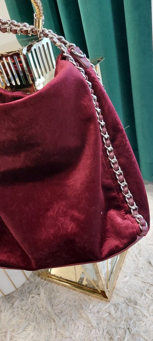 Nowa torebka bordowa tłoczona łańcuchy