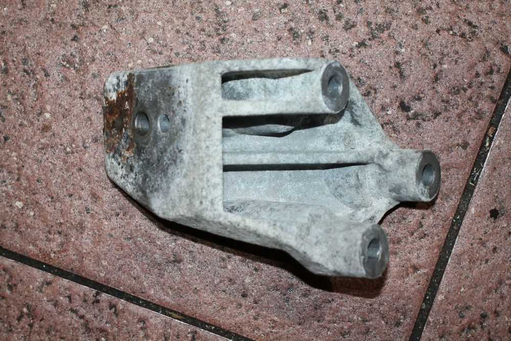 VOLVO XC90 4.4 V8 ŁAPA UCHWYT PODUSZKA MOCOWANIE