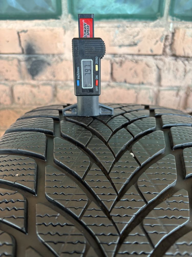 Пара зимових шин 255/40R19 Good Year