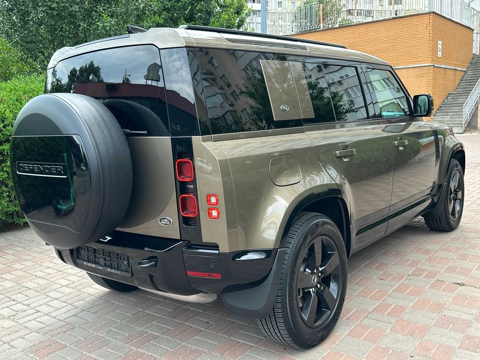 Land Rover Defender D300 X-Dynamic