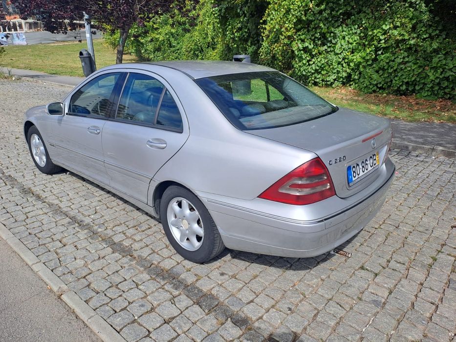 Mercedes C220 impecavel de mecanica, estofos em couro impecaveis