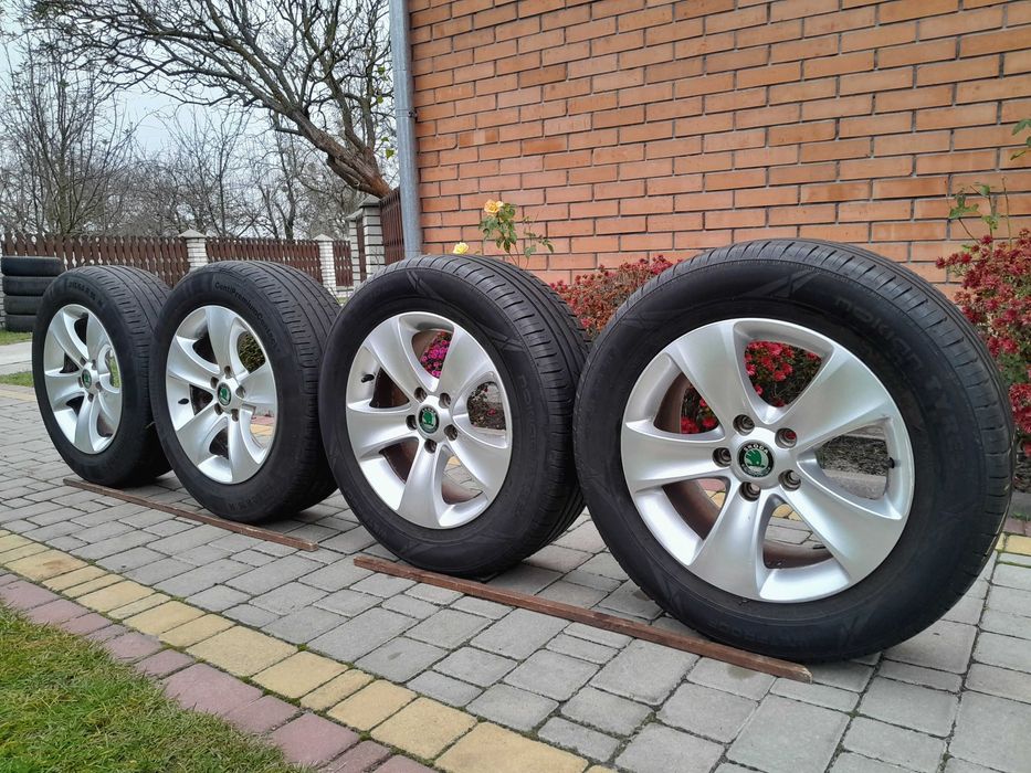 диски Skoda r16 5x112 j7 et45 dia 57.1 літні шини 215 60 nokian 2020р
