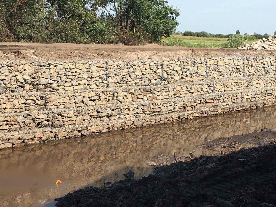 Укріплення підпірних стін із габіона