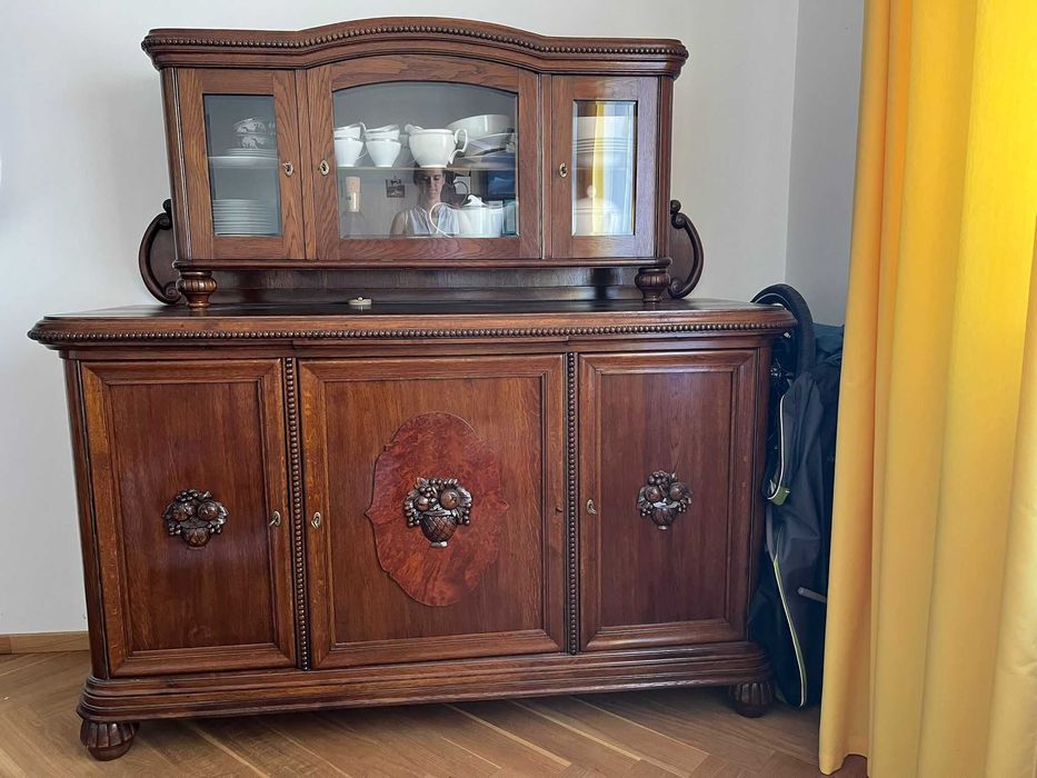 Sprzedam elegancki kredens po renowacji.Odbior we Wrocławiu