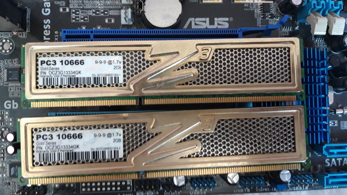Płyta główna Asus z procesorem AMD Phenom i pamięcią RAM