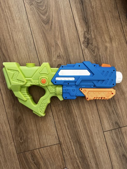 Водний пістолет 1