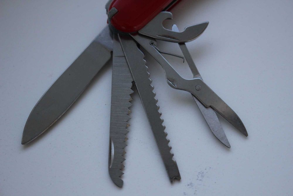 Кишеньковий ніж складний мультитул 11в1 ножиці, викрутак, пила, штопор