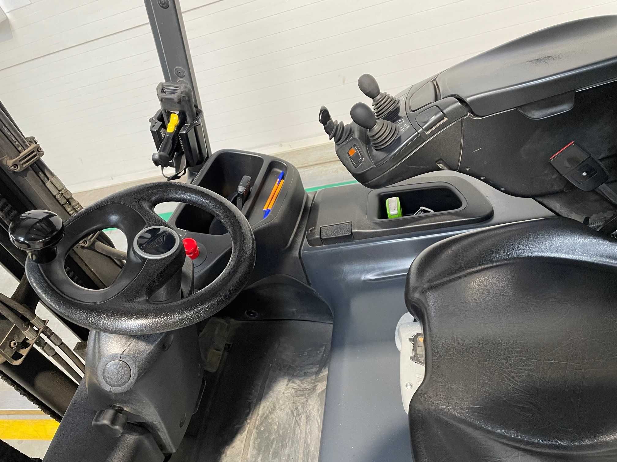 Wózek widłowy elektryczny LINDE E25 / udźwig 2.5T / TRIPLEX