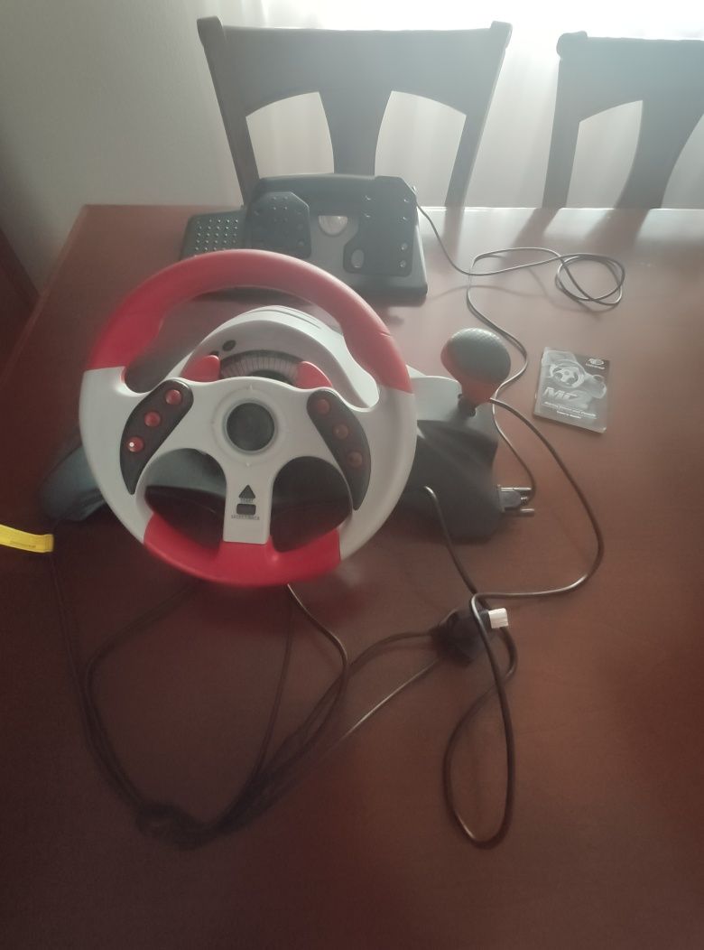 Volante e pedais MC2 Racing Wheel - Playstation 2/Xbox em ótimo estado