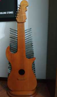 Guitarra madeira, porta cds