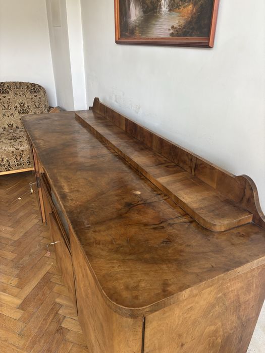 Bufet/Komoda art deco lata 60 ze szklanymi drzwiczkami przesuwnymi.