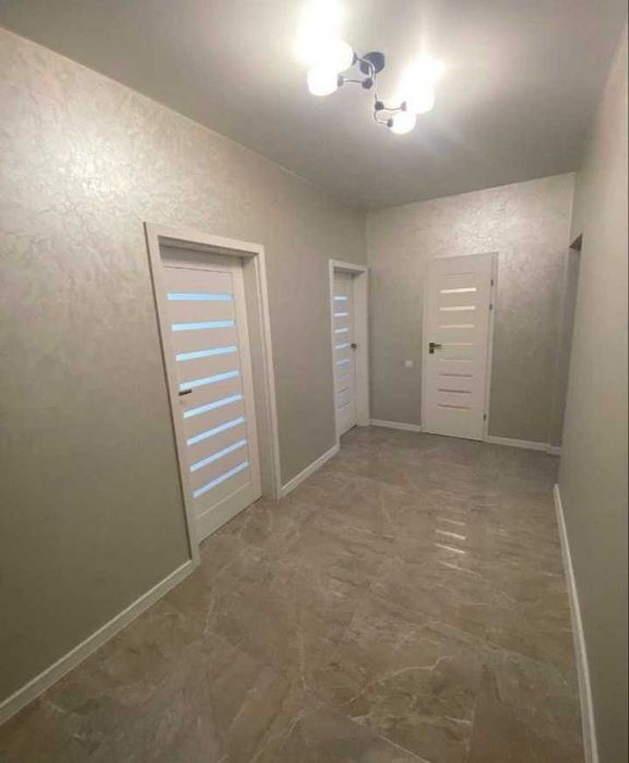 поклейка шпалер,фарбування стін, штукатурка стін, стяжка підлоги та ін