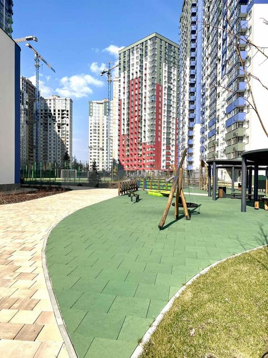Продаж 2к квартири 76 кв.м в ЖК Сирецькі Сади, Сирець