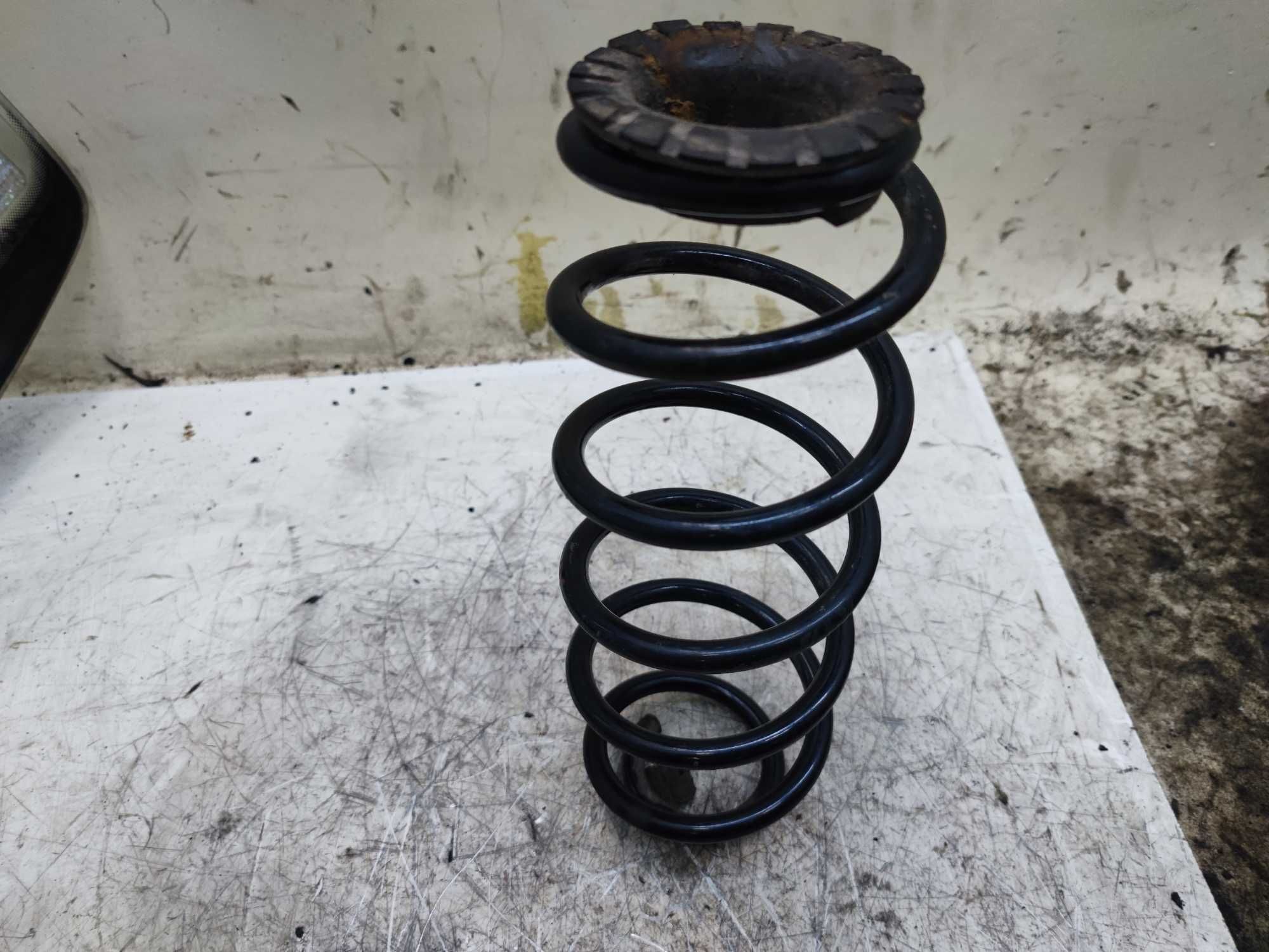Fiat Stilo 1.9 JTD Sprężyna Zawieszenia Tył Podkładka