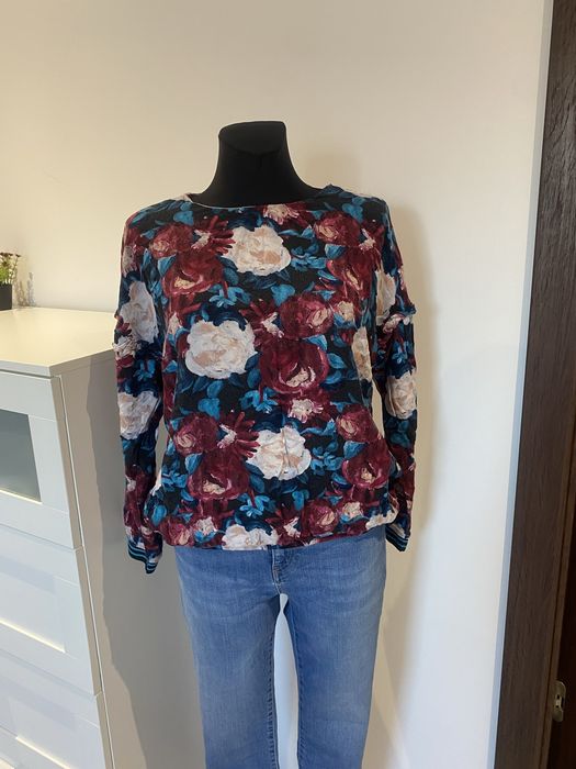 Bluzka w kwiaty Zara plus spodnie