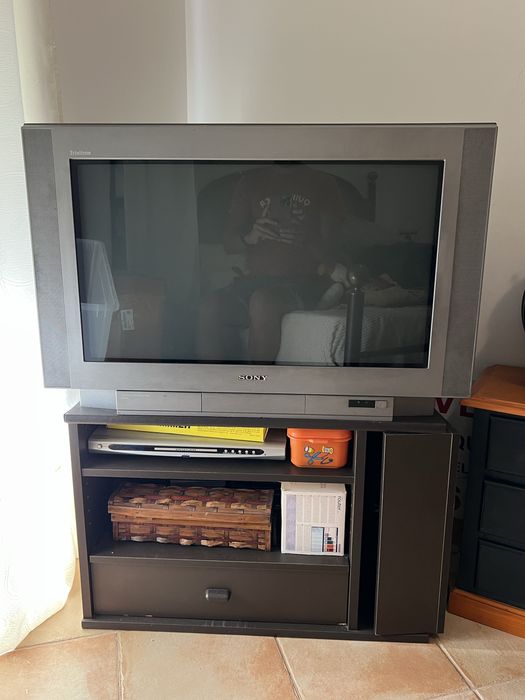 TV Sony + móvel de oferta