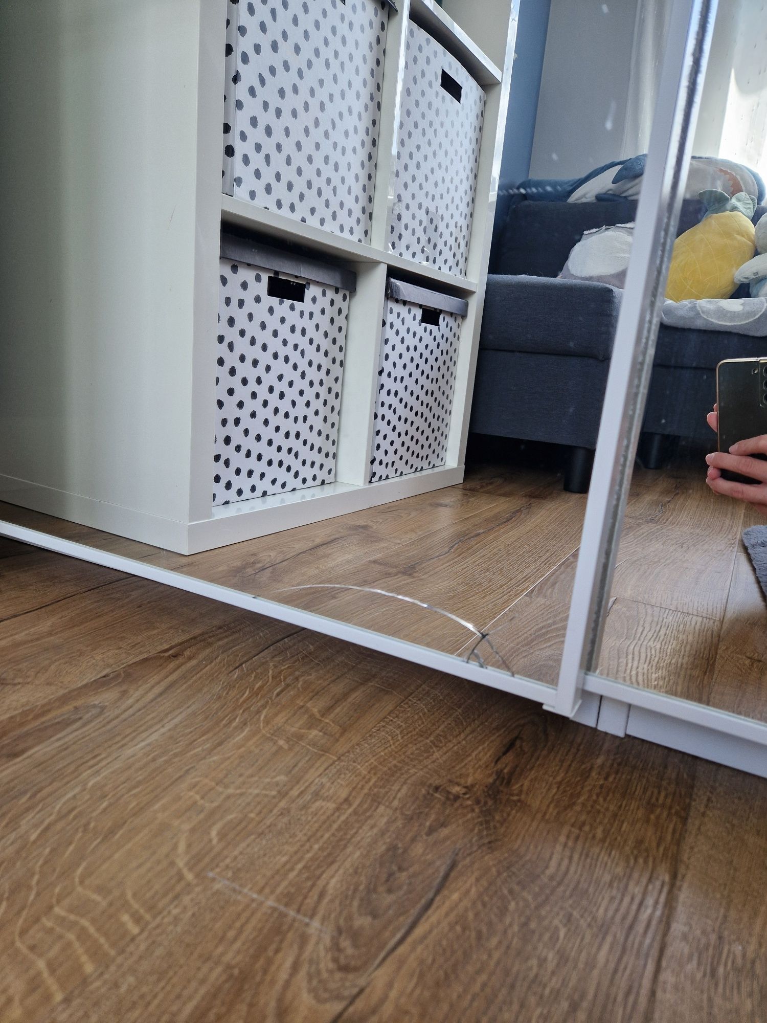 Pojemna szafa Ikea z lustrami