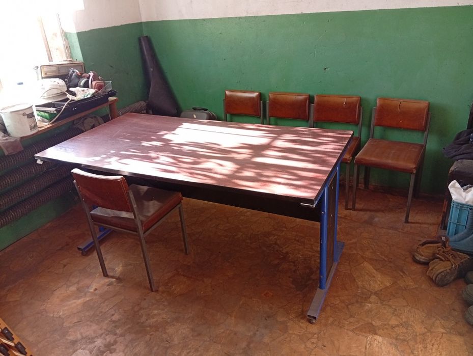 Duży stół do stołówki firmowej plus 7 krzesel