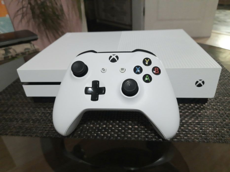 Xbox one S 1tb полный комплект