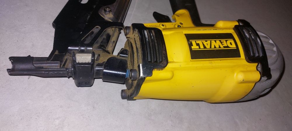 Цвяхозабивач. Dewalt.Пневмопістолет для цвяхів 50-90 Каркасний пневмоп