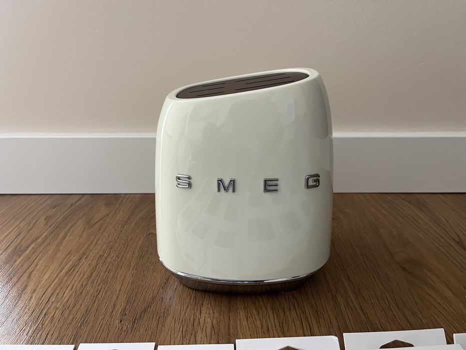 Vendo Bloco + 6 facas SMEG - NOVO!