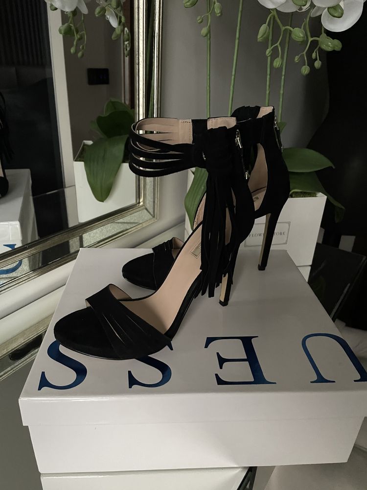 Guess  model Aida buty  szpilki czarne zamszowe 37