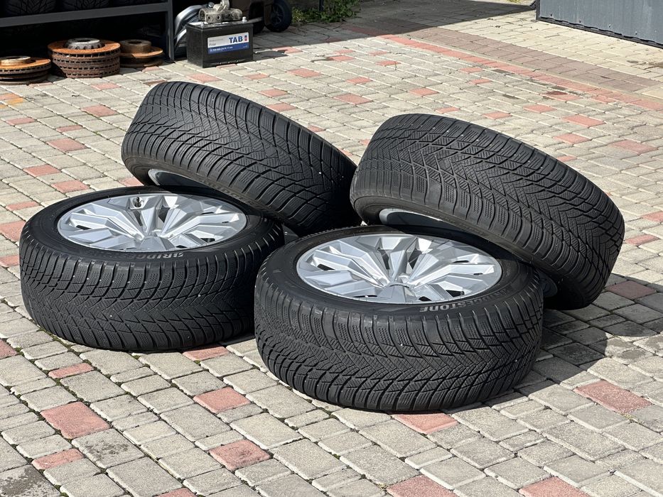 Диски Колеса шини Audi e tron S R20 5.112