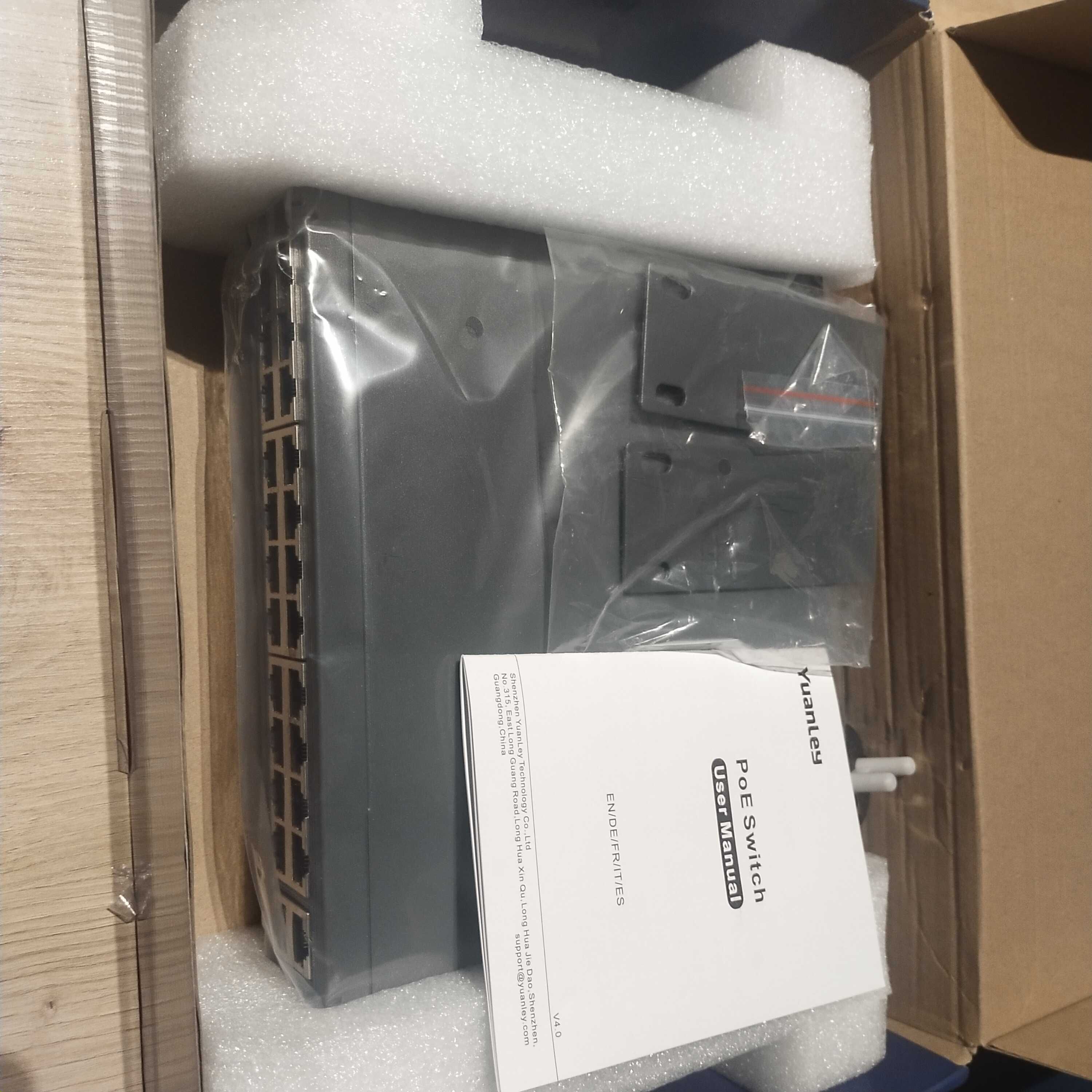 YuanLey 26 Port PoE Switch