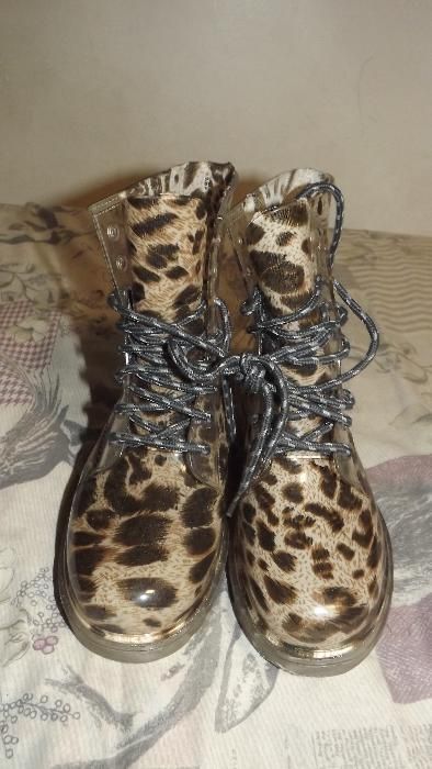 Botas de plástico tipo doc martens padrão leopardo