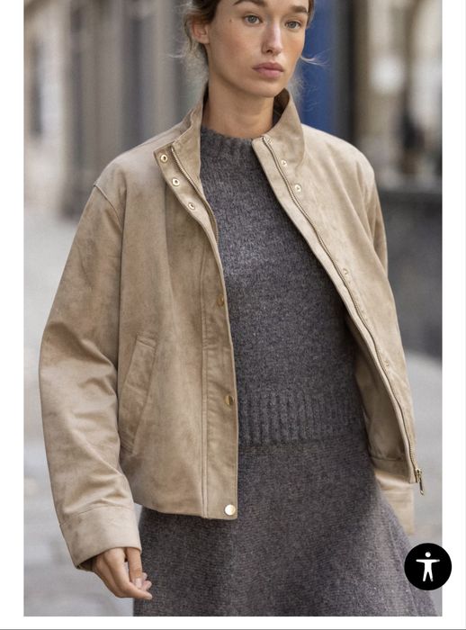 Куртка з коміром-стійкою та довгими рукавами