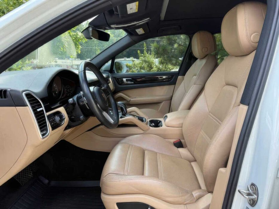 Porsche Cayenne      2019