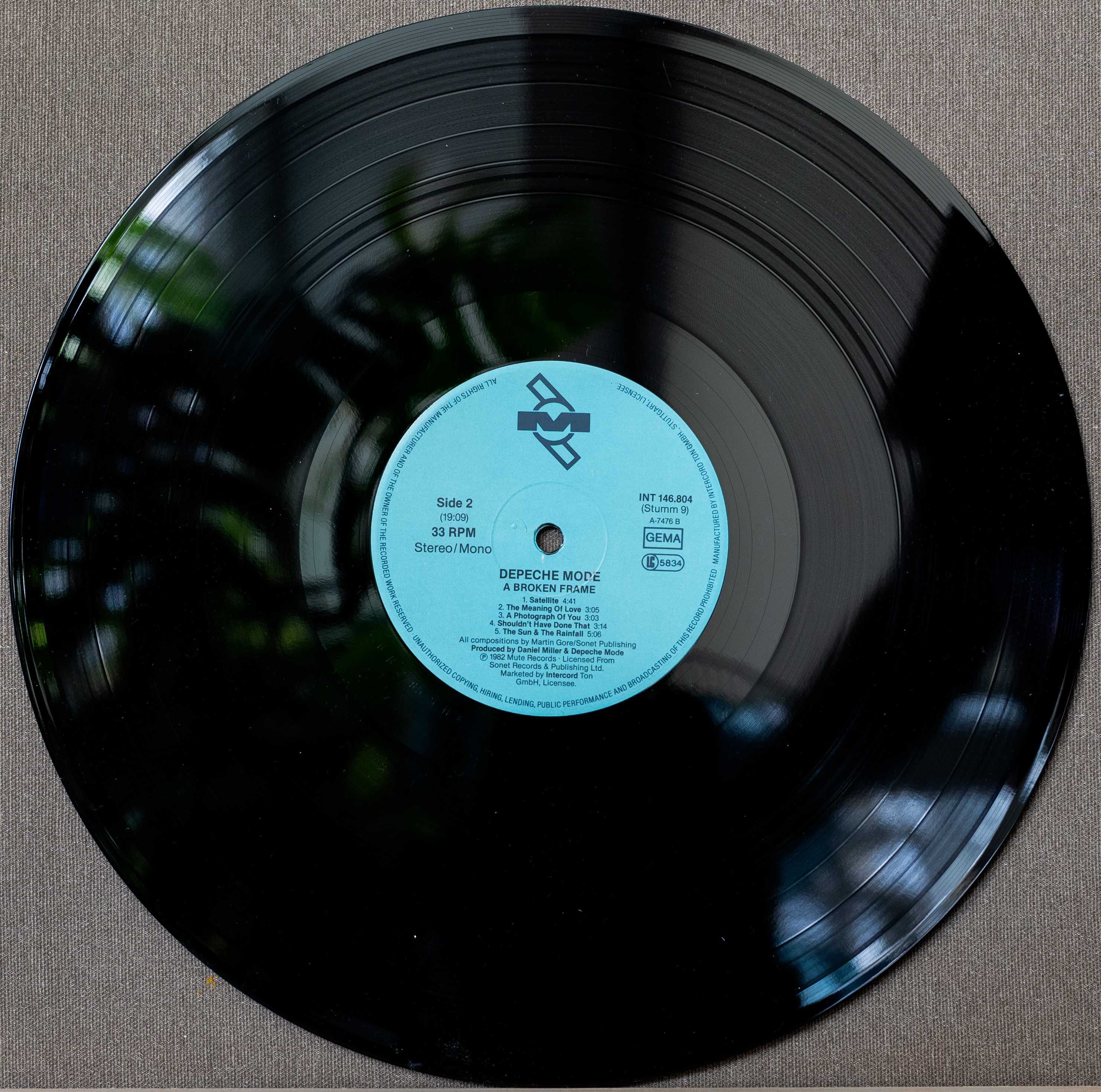 Depeche Mode - A Broken Frame - INT146.804