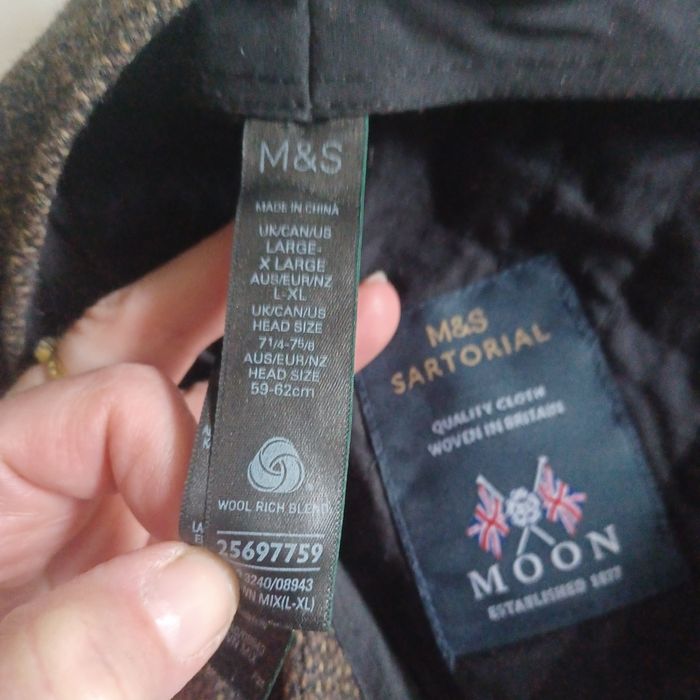 Kaszkiet Marks&Spenser Sartorial Moon L/ XL/ salon 239 zł