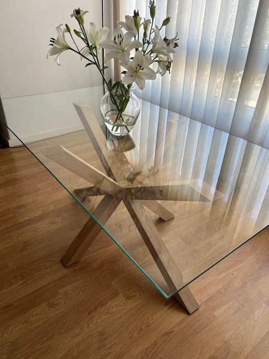 Mesa de jantar com tampo de vidro