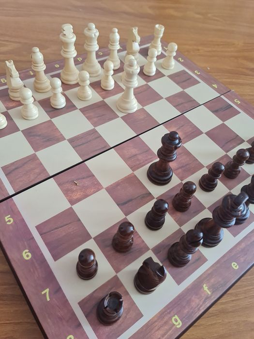 Шахи дерев'яні, дошка неякісна