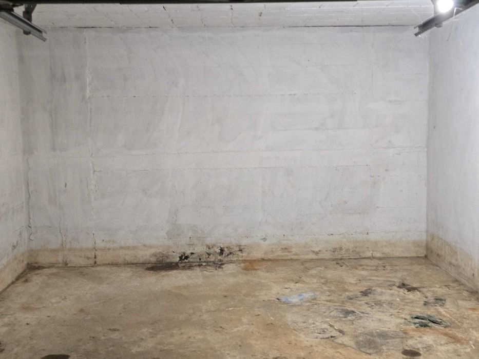Garagem Box para arrumos, storage.