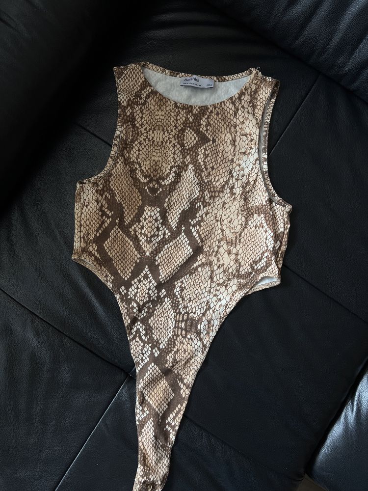 Nowe body Bershka 34 XS wężowe bluzka wycinane