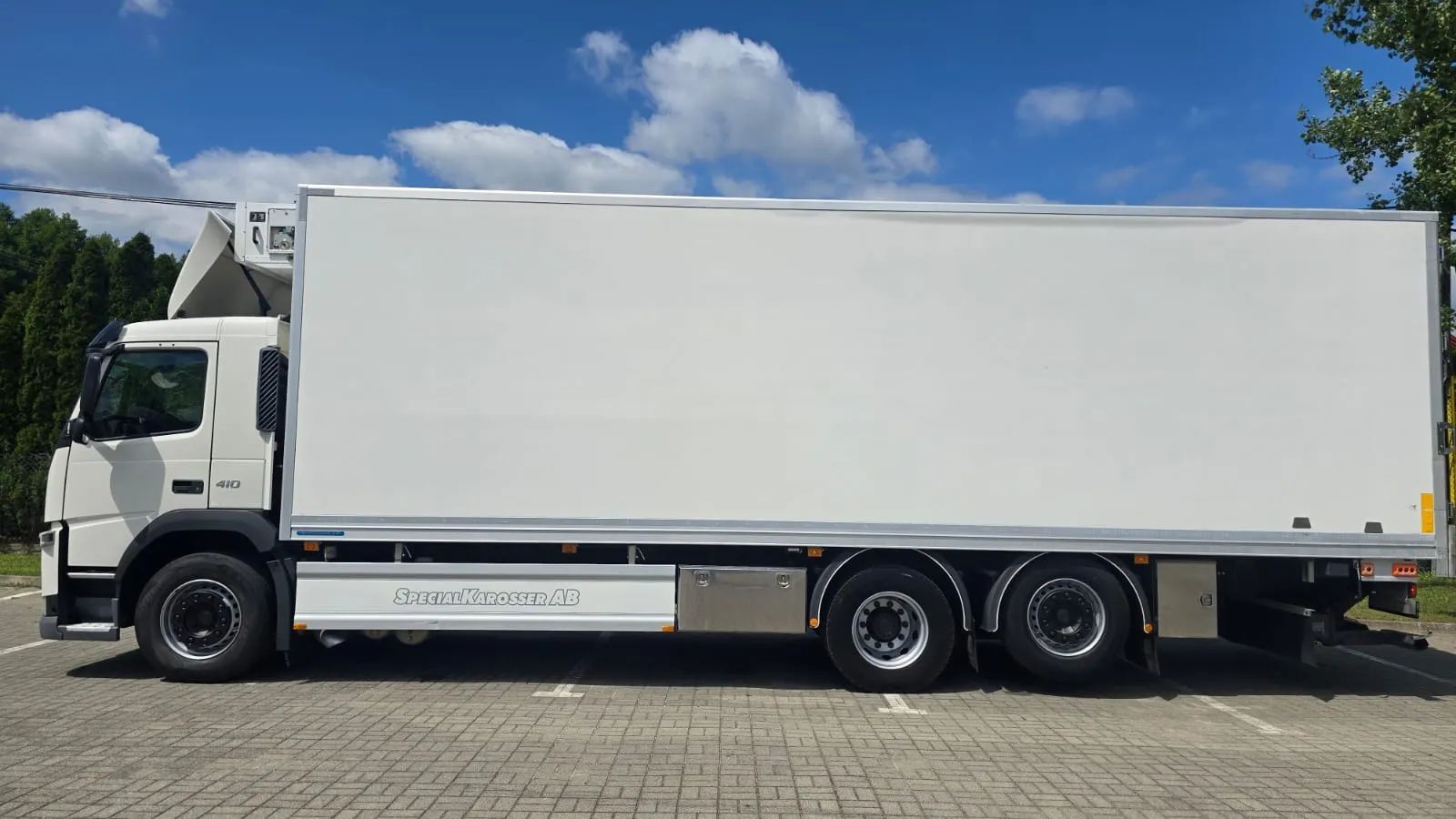 Volvo FM 410 6x2 Euro 6 chłodnia 21 palet super stan! niski przebieg! Świeży import!  rama do zabudowy, laweta wyjątkowo utrzymane!