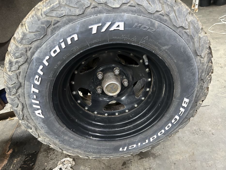 Jeep 4 x Kola felgi opony 5x114  235x75R15 et -25