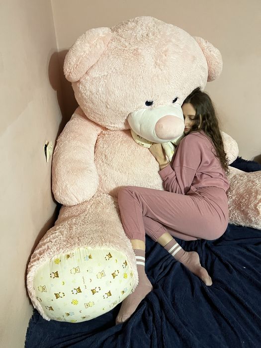 Великий плюшевий ведмідь 2м