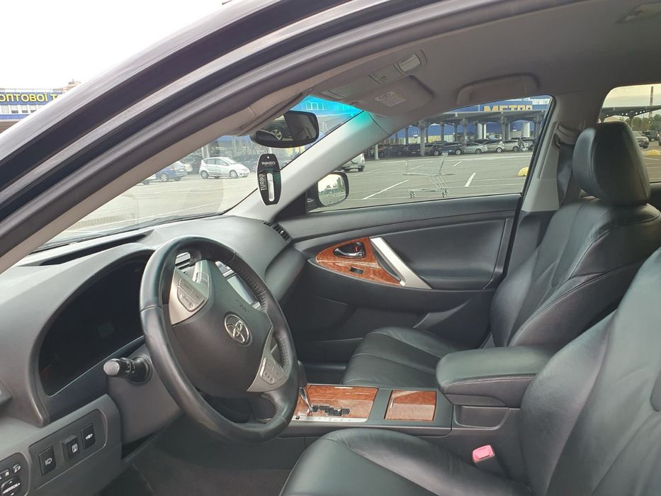 Продам TOYOTA CAMRY 2.4 Газ/бензин в отличном состоянии