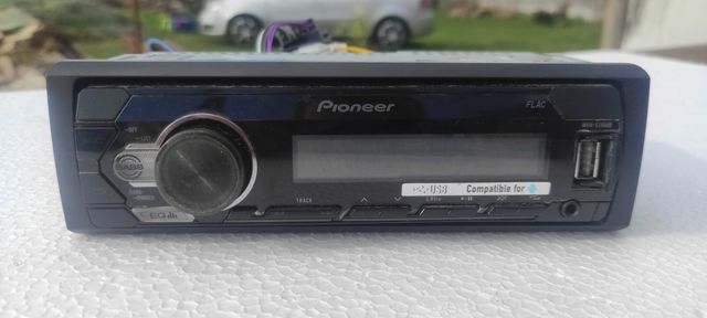 PIONEER MVH-S110UB
Cyfrowy radioodtwarzacz z tunerem