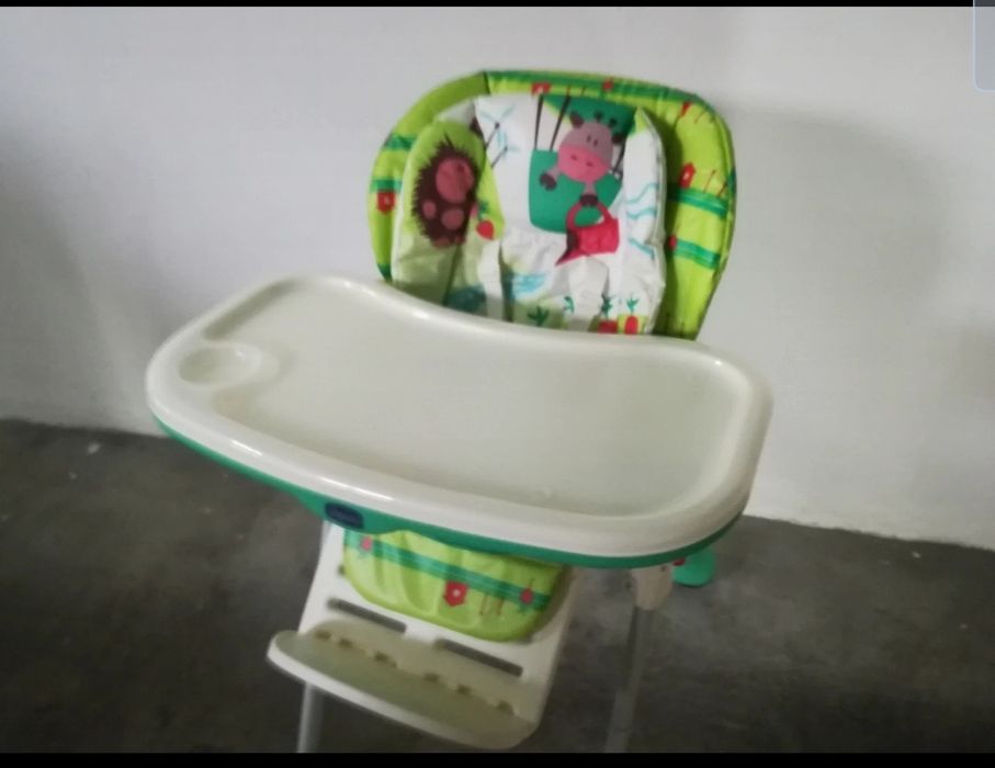 Cadeira chicco com tabuleiro