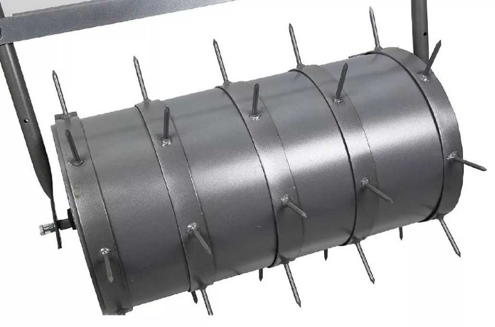 Walec ogrodowy z kolcami do aeracji trawnika do trawy