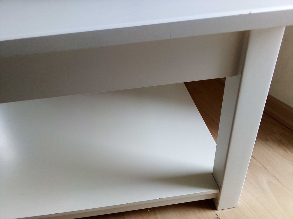 Stolik kawowy drewniany w stylu skandynawskim