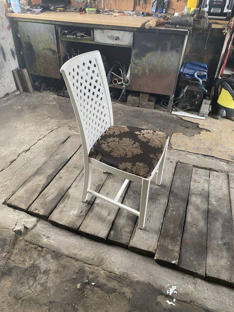 Krzesła w dobrym stanie