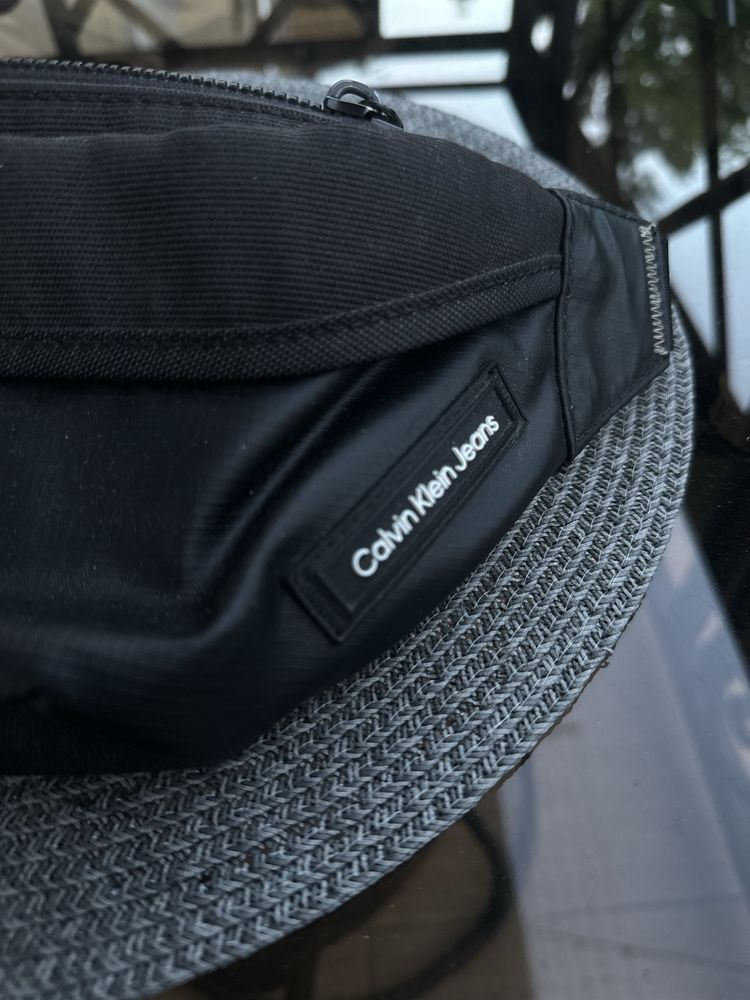 Сумкв-бананка Calvin Klein (оригінал)