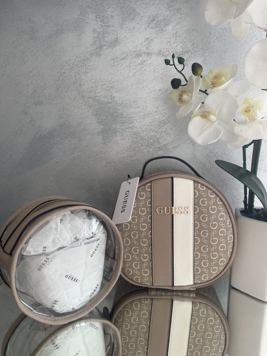 Nowa kosmetyczka zestaw kosmetyczek Guess złote dodatki