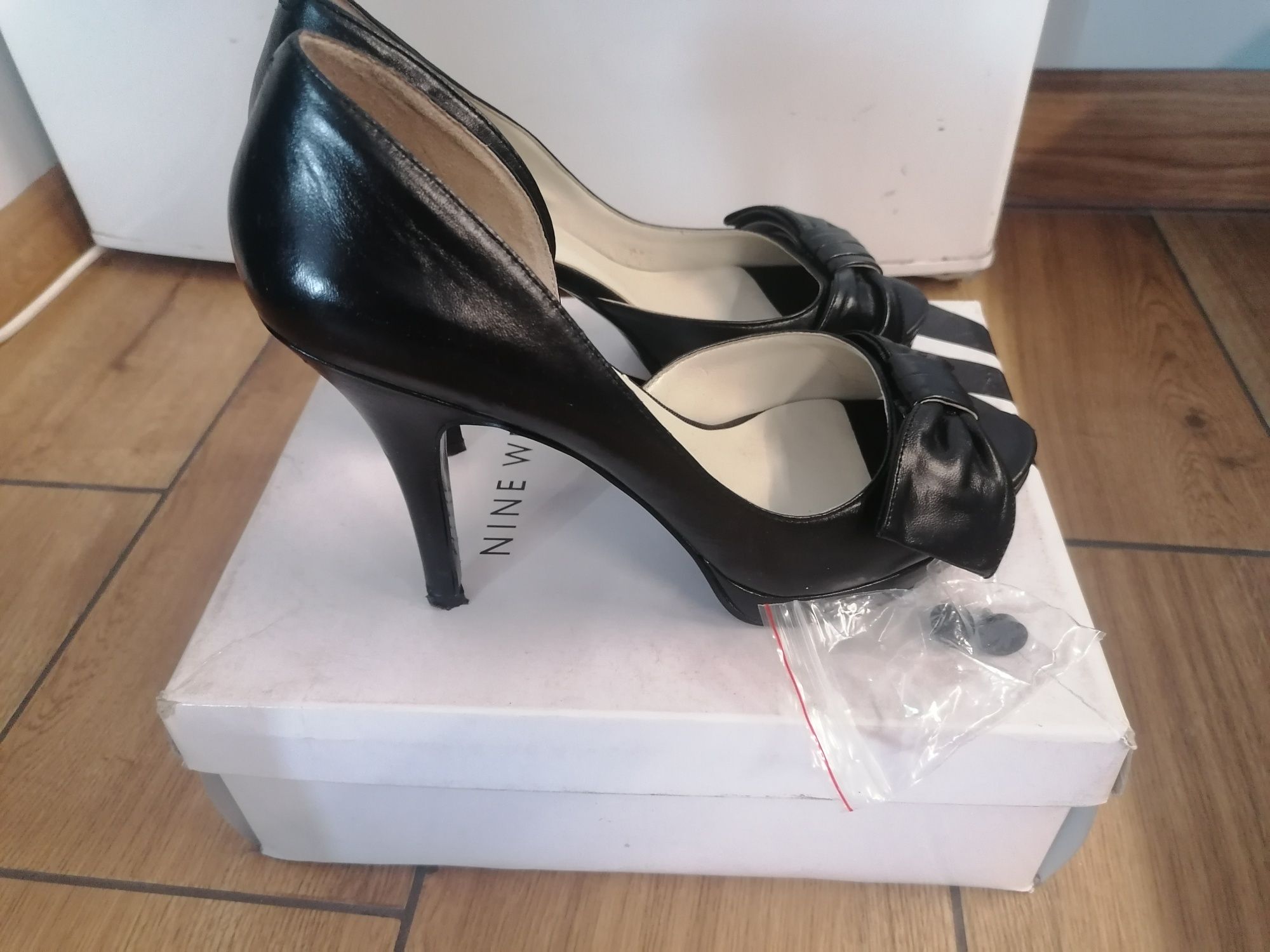 Peep toe szpilki - Nine West, rozm 8,5 - Długosc wkł 25,5 cm.